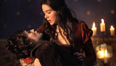 Juliet holds the body of Romeo